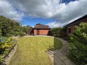 Garage side garden- click for photo gallery